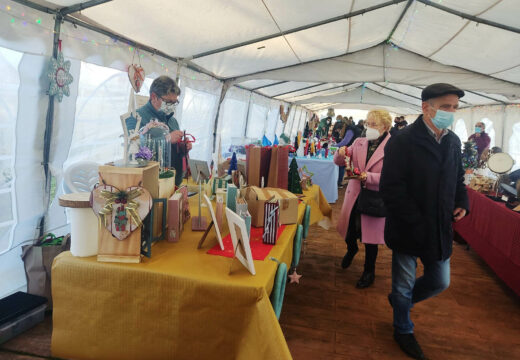 Gran participación no Mercado de Artesanía de Ponte Carreira, que abre o programación especial de Nadal en Frades